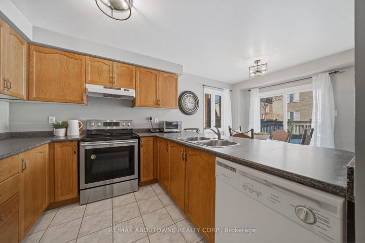 Photo 13 at 23 Arabia Gate, Wellington, Brampton