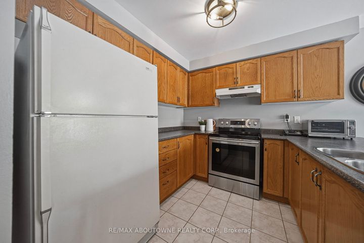 Photo 14 at 23 Arabia Gate, Wellington, Brampton