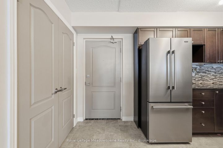 Photo 3 at 114 - 1440 MAIN Street E, DE Dempsey, Milton