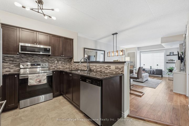 Photo 4 at 114 - 1440 MAIN Street E, DE Dempsey, Milton