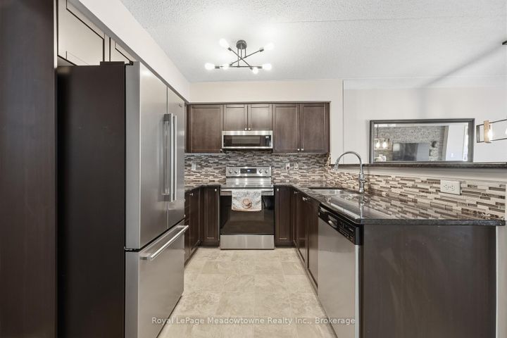 Photo 5 at 114 - 1440 MAIN Street E, DE Dempsey, Milton