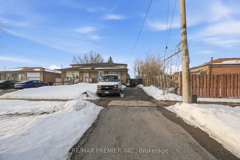 Photo 3 at 3783 Morning Star Drive, Malton, Mississauga