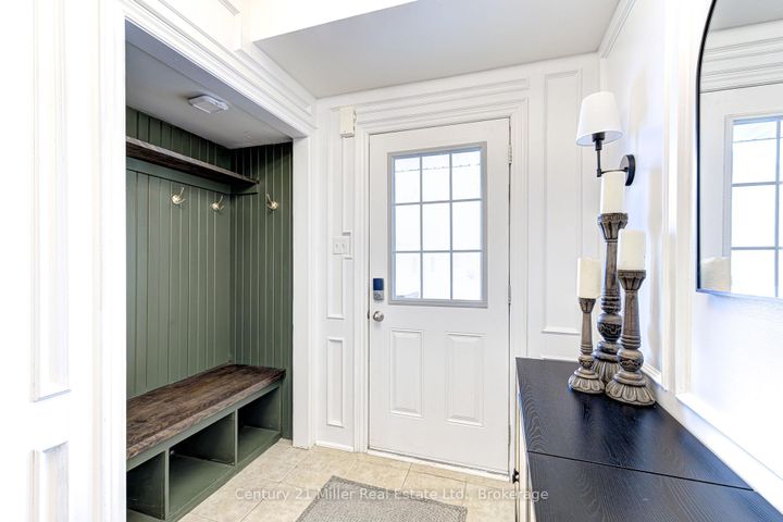 Photo 2 at 24 HUGILL Way, Waterdown, Hamilton