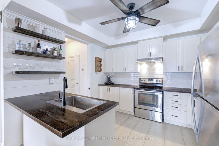 Photo 8 at 24 HUGILL Way, Waterdown, Hamilton