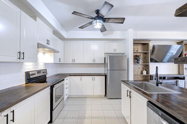 Photo 11 at 24 HUGILL Way, Waterdown, Hamilton