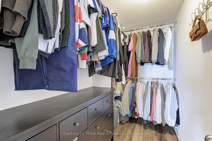 Photo 19 at 24 HUGILL Way, Waterdown, Hamilton