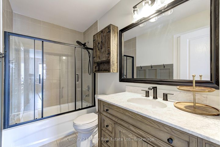 Photo 20 at 24 HUGILL Way, Waterdown, Hamilton