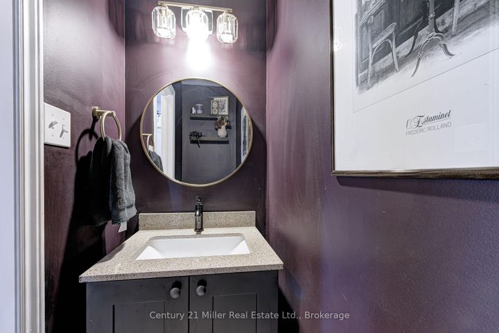 Photo 21 at 24 HUGILL Way, Waterdown, Hamilton