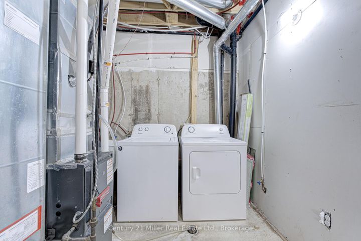 Photo 24 at 24 HUGILL Way, Waterdown, Hamilton