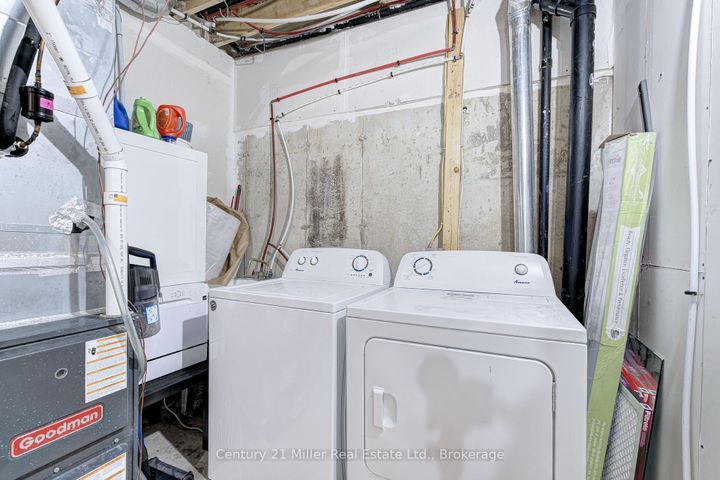 Photo 25 at 24 HUGILL Way, Waterdown, Hamilton