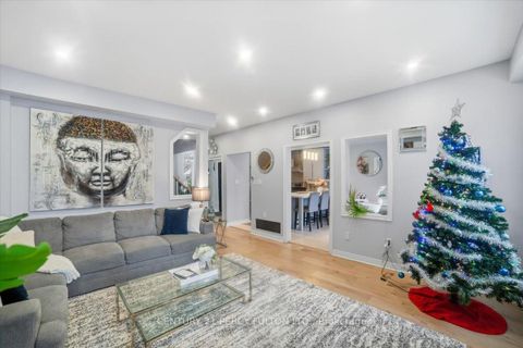 Photo 10 at 67 Kenilworth Crescent, Brooklin, Whitby