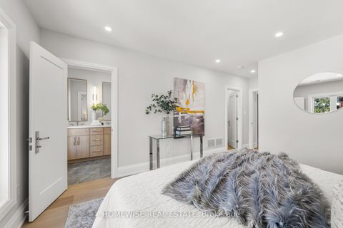 Photo 16 at 306 Manor Road E, Mount Pleasant East, Toronto