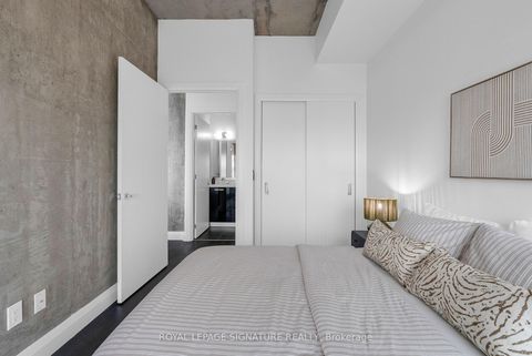 Photo 12 at 4002 - 224 King Street W, Waterfront Communities C1, Toronto