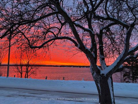 Photo 2 at 162 Kempenfelt Drive, North Shore, Barrie