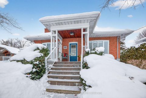 Photo 5 at 162 Kempenfelt Drive, North Shore, Barrie