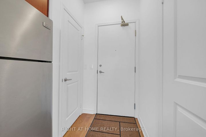 Photo 5 at 1003 - 2885 Bayview Avenue, Bayview Village, Toronto