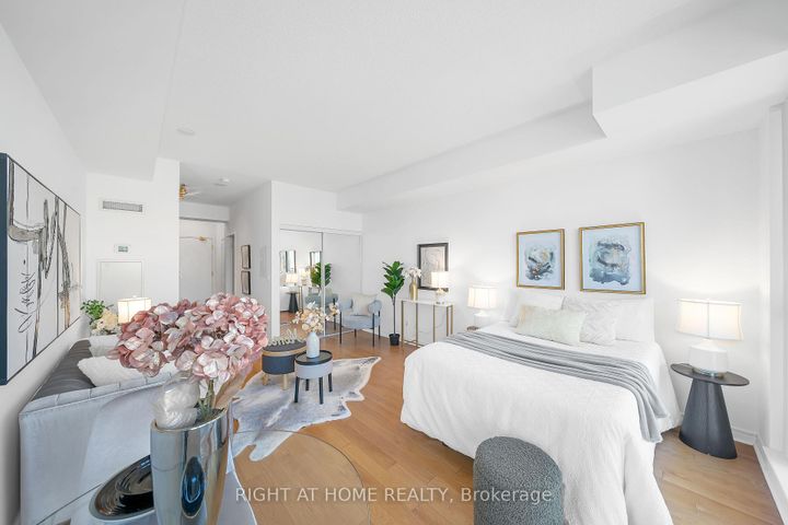 Photo 6 at 1003 - 2885 Bayview Avenue, Bayview Village, Toronto