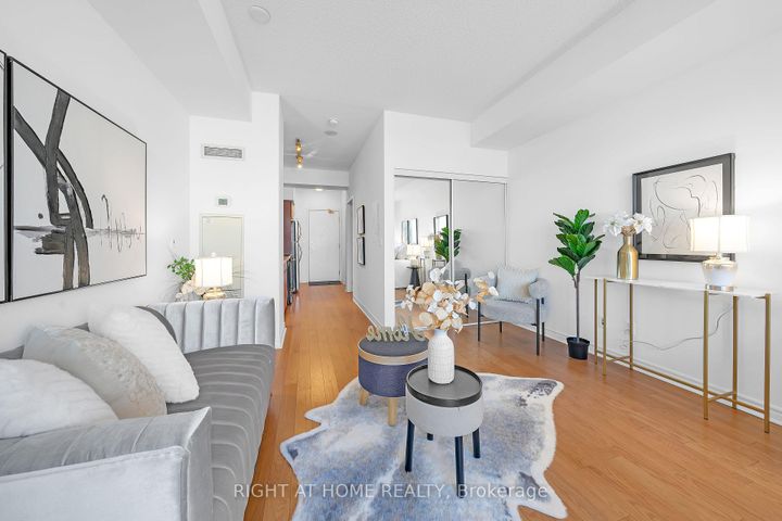 Photo 10 at 1003 - 2885 Bayview Avenue, Bayview Village, Toronto