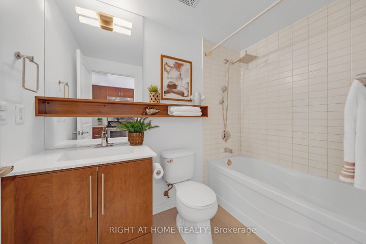 Photo 17 at 1003 - 2885 Bayview Avenue, Bayview Village, Toronto