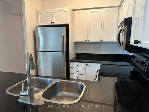 Photo 7 at PH08 - 109 Front Street E, Moss Park, Toronto