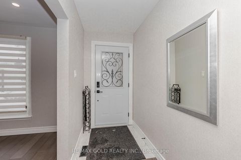Photo 2 at 95 Fontainbleau Drive, Newtonbrook West, Toronto
