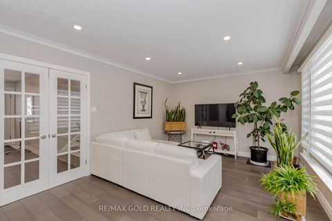 Photo 5 at 95 Fontainbleau Drive, Newtonbrook West, Toronto