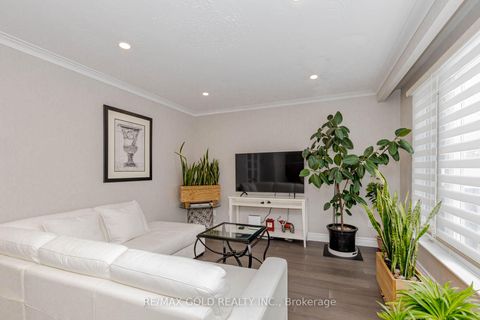 Photo 6 at 95 Fontainbleau Drive, Newtonbrook West, Toronto