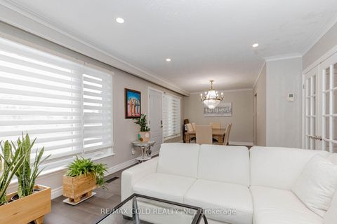 Photo 7 at 95 Fontainbleau Drive, Newtonbrook West, Toronto