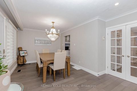 Photo 8 at 95 Fontainbleau Drive, Newtonbrook West, Toronto