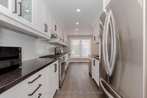 Photo 10 at 95 Fontainbleau Drive, Newtonbrook West, Toronto