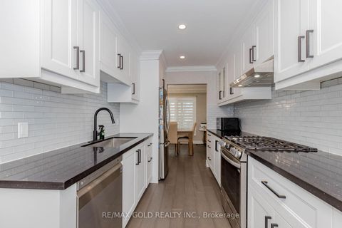 Photo 12 at 95 Fontainbleau Drive, Newtonbrook West, Toronto