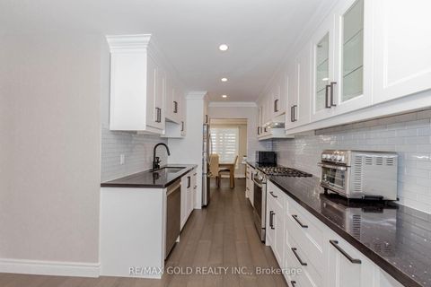 Photo 13 at 95 Fontainbleau Drive, Newtonbrook West, Toronto