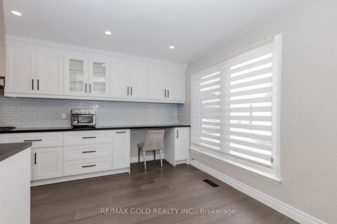 Photo 14 at 95 Fontainbleau Drive, Newtonbrook West, Toronto