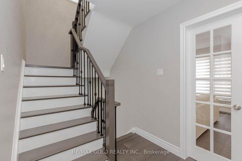 Photo 17 at 95 Fontainbleau Drive, Newtonbrook West, Toronto