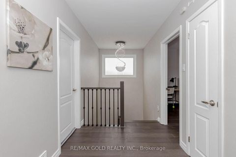 Photo 20 at 95 Fontainbleau Drive, Newtonbrook West, Toronto