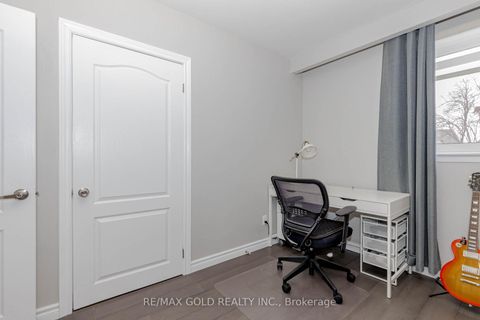 Photo 24 at 95 Fontainbleau Drive, Newtonbrook West, Toronto