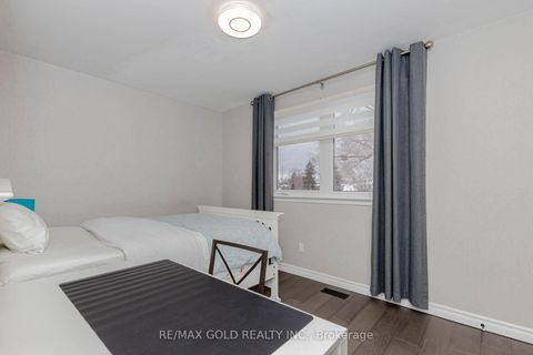 Photo 30 at 95 Fontainbleau Drive, Newtonbrook West, Toronto