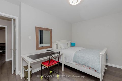 Photo 31 at 95 Fontainbleau Drive, Newtonbrook West, Toronto