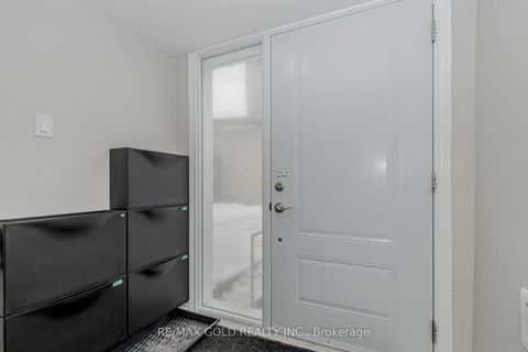 Photo 33 at 95 Fontainbleau Drive, Newtonbrook West, Toronto