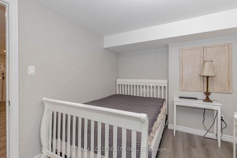 Photo 37 at 95 Fontainbleau Drive, Newtonbrook West, Toronto