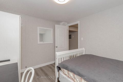 Photo 38 at 95 Fontainbleau Drive, Newtonbrook West, Toronto