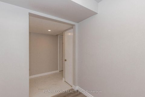 Photo 44 at 95 Fontainbleau Drive, Newtonbrook West, Toronto