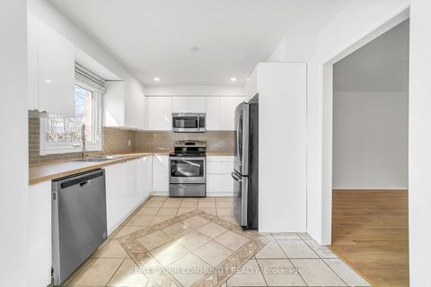 Photo 13 at 391 Hickling Trail, Grove East, Barrie