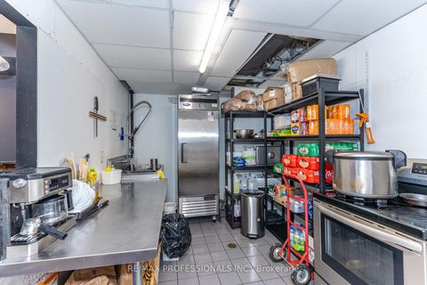 Photo 18 at 495 Bloor Street W, University, Toronto