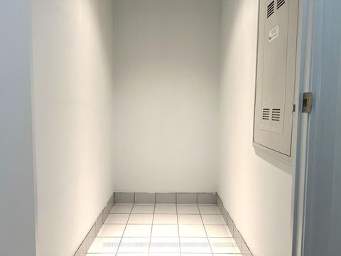 Photo 8 at 1904 - 386 Yonge Street, Bay Street Corridor, Toronto