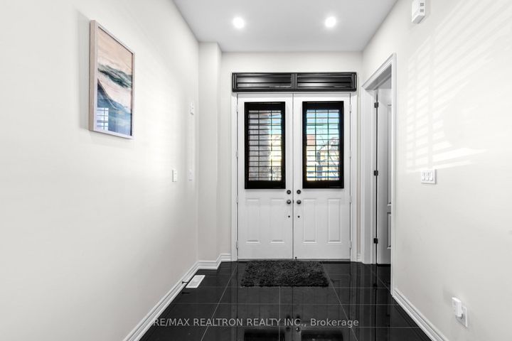 Photo 6 at 329 Windfield Farm Drive W, Windfields, Oshawa