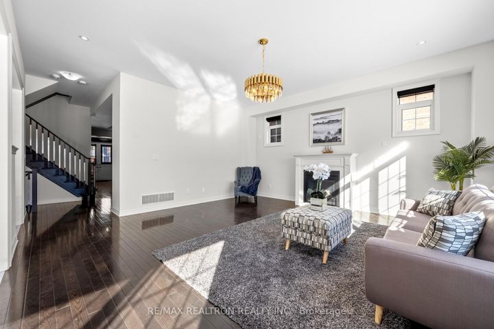 Photo 10 at 329 Windfield Farm Drive W, Windfields, Oshawa