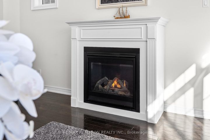 Photo 11 at 329 Windfield Farm Drive W, Windfields, Oshawa