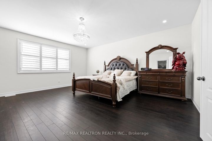 Photo 25 at 329 Windfield Farm Drive W, Windfields, Oshawa