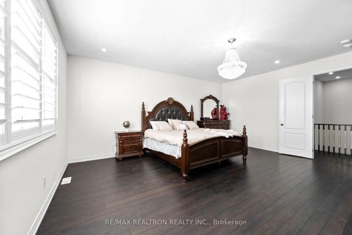 Photo 27 at 329 Windfield Farm Drive W, Windfields, Oshawa